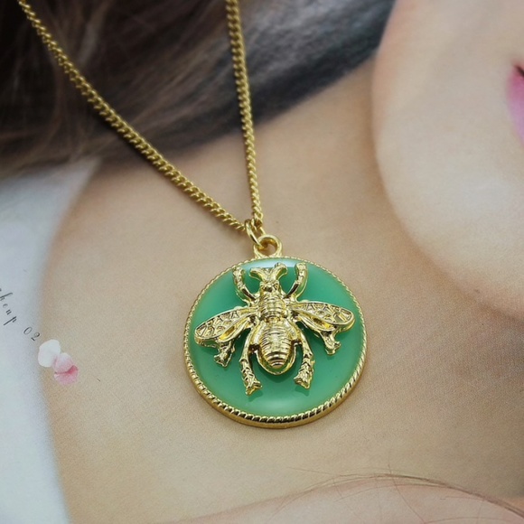 Jewelry - Brand Bee Round Drop Glaze Green Necklace